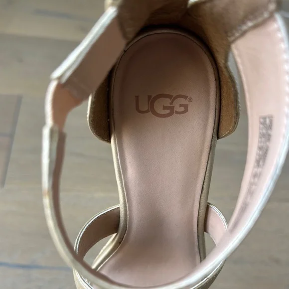 Elegant Gold Women's Sandal - Picture 2 of 11